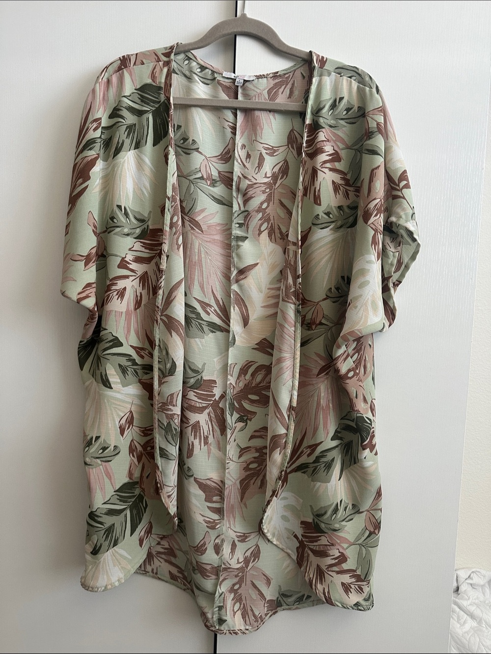 Blaque Label Sage and Blush Leaf Print Kimono